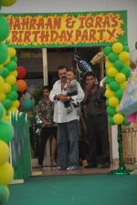 at Sanjay Dutt and Manyata celebrates childrens birthday in Blue Sea, Mumbai on 21st Oct 2011 (69).JPG